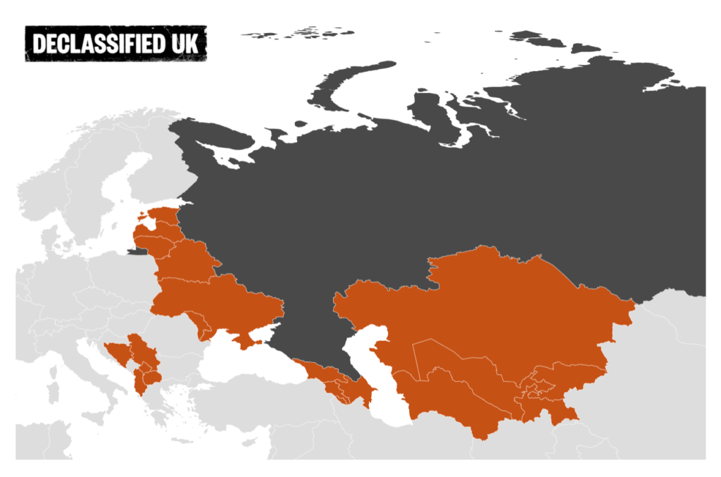 Britain is funding media projects in 20 countries (orange) bordering or near Russia (black). (Image: Datawrapper/DCUK)