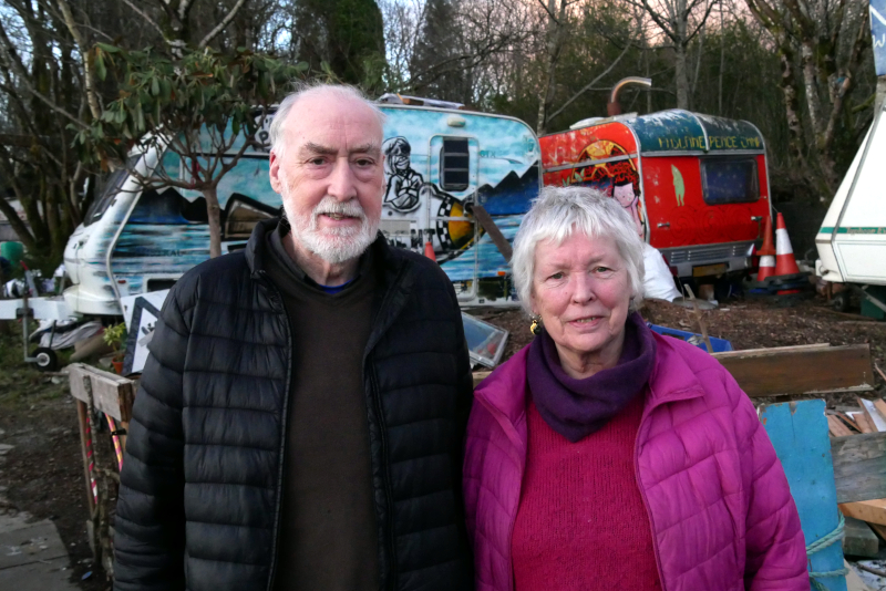 David Mackenzie and Janet Fenton outside Faslane peace camp (Photo: Phil Miller / DCUK)