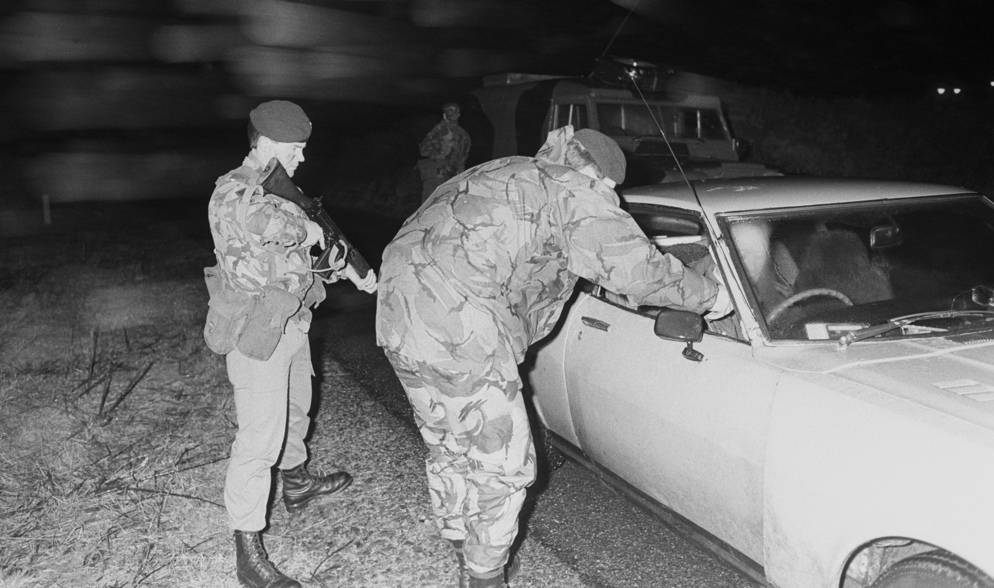 An Ulster Defence Regiment checkpoint in Northern Ireland, 1984. (Photo: Terry Disney via Getty)